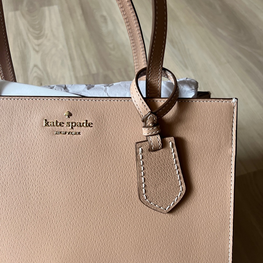 Kate Spade Thompson - Picture 2 of 6